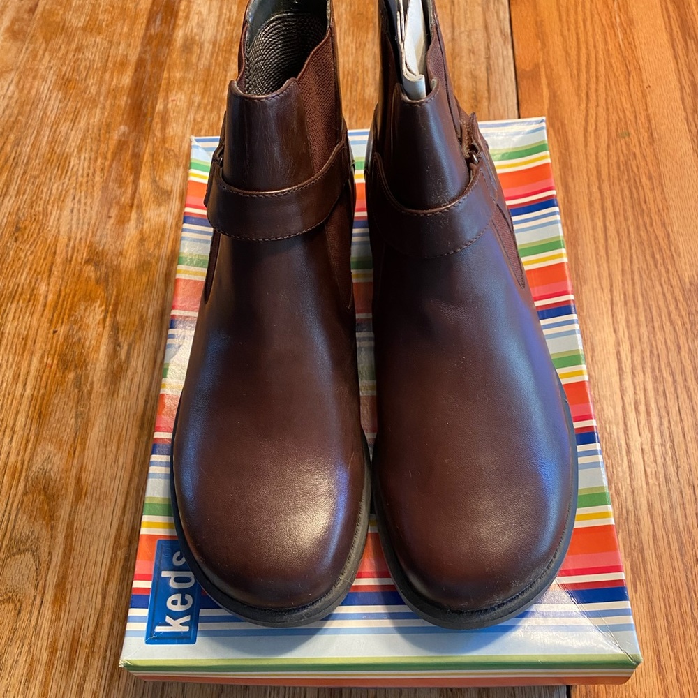 Keds Graham Brown Ankle Boot with elastic inserts and Velcro closure size 8M